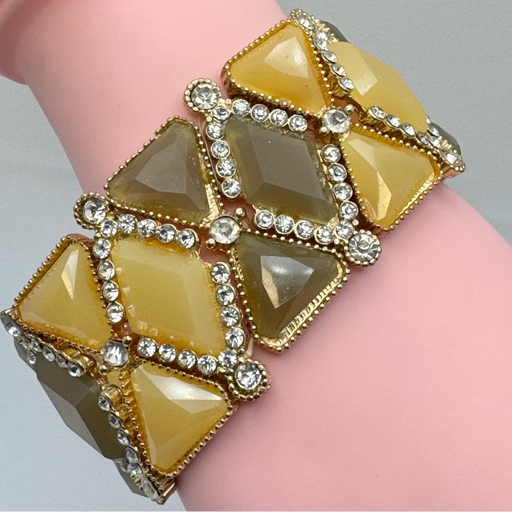 Vintage Lucite Diamond White Crystal Rhinestone Gold Stretch Bracelet Statement